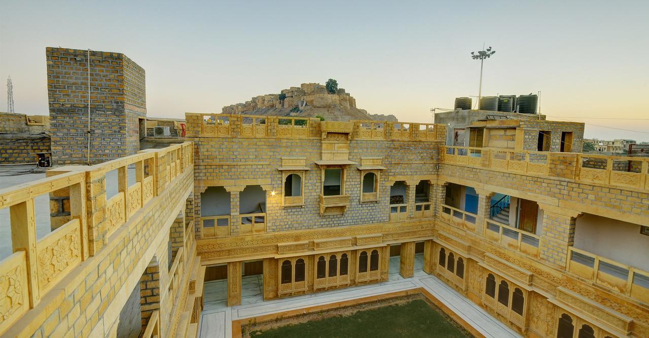Hotel Neeraj ไจซัลเมอร์ ภายนอก รูปภาพ