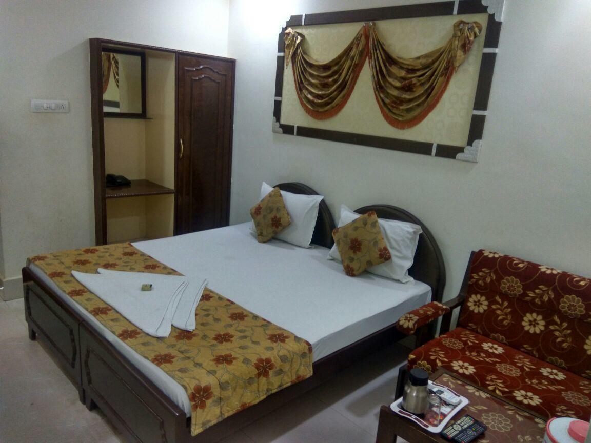Hotel Neeraj ไจซัลเมอร์ ภายนอก รูปภาพ