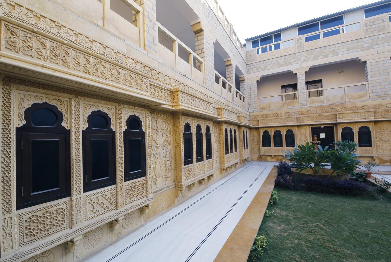 Hotel Neeraj ไจซัลเมอร์ ภายนอก รูปภาพ